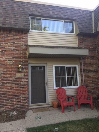 Front Porch - Avail 7/1 or Earlier Walk to Hosp., Kerytwn, Rvr- 2 level 1B/1Ba Condo Util Inc (525B Longshre Dr