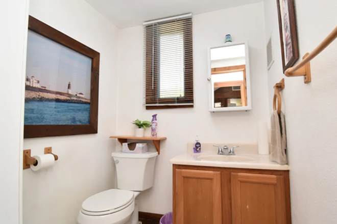 bathroom - Sublet a room in a three bedroom home in Point Judith / About 20 mins from Campus
