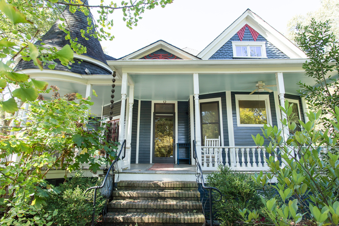 Front entrance - 1910 Queen Anne 4 bed, 4 bath for rent House