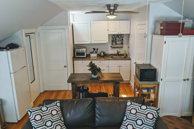 3F room - bright spacious rooms at Central Square Apartments