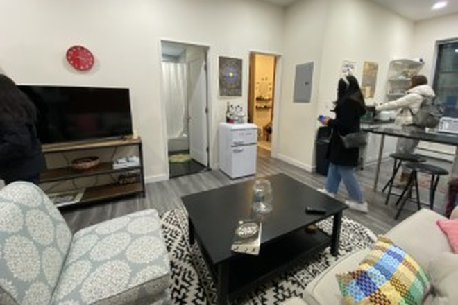 . - 4bed 2bath *IN UNIT LAUNDRY*