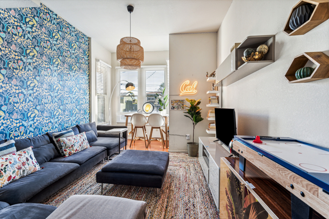 common areas - Private and Shared Rooms in Premier Student Housing near UC Berkeley