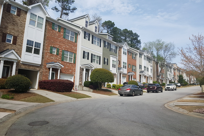 Outside - A bedroom upstairs in Lauren Parc townhouse, including all utilities, 5 miles away from the Emory