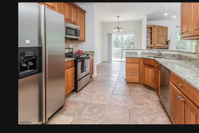 Kitchen and dining room - Comfy/neighborly suburban townhouse