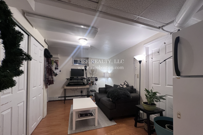 Living Room - Spacious 1 bed 1 bath Apartments