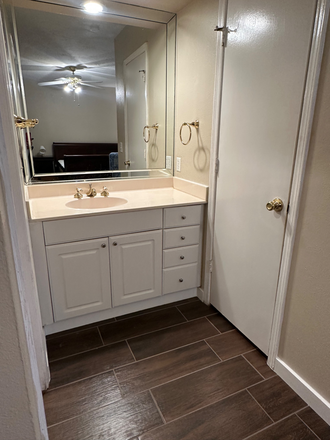 Sink02 - Master Bedroom (Private Bathroom) – Clean | Walking Distance | All Bills Paid House