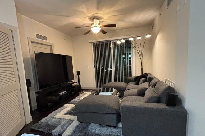 Common area/living room - Camden Boca Raton Apartments
