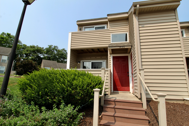 Front - PENDING RENEWALS! Beautiful townhome for rent - furnished and utilities included! 1420 Bradley Drive