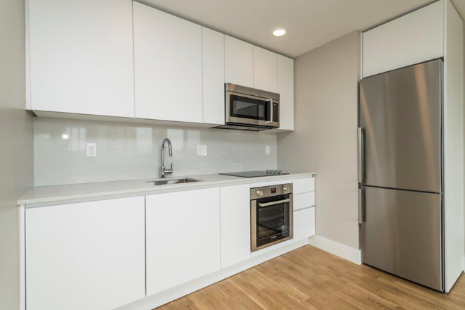 - - Sunny 2-Bed 1-Bath w/ Elevator & Parking – Near Harvard Square Apartments