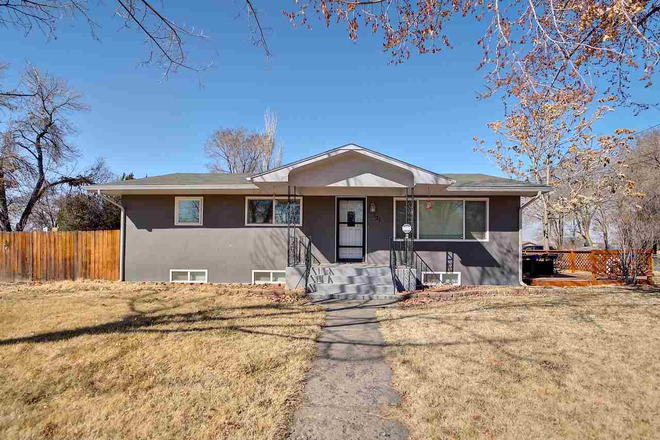 Outside Street View - 5 Bedroom/3 Bath House Close to Campus