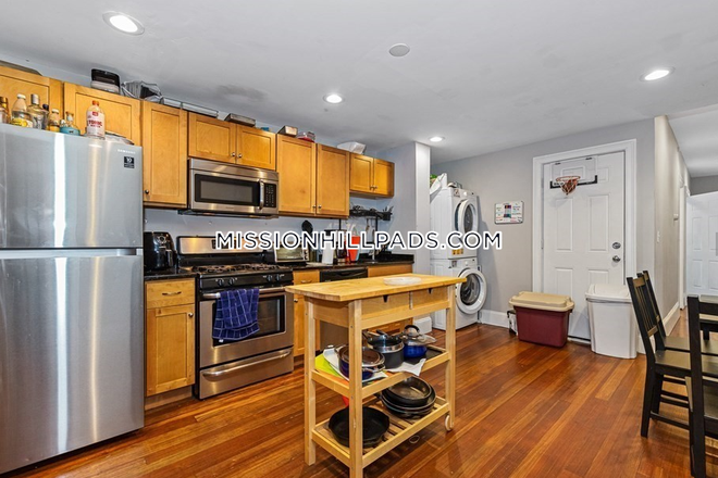 Kitchen - New Listing! 5 Bed 2 Bath Apartment on Hillside St.!