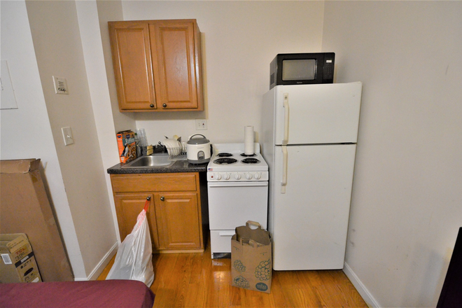 kitchen - Symphony Rd studio. 2nd floor for easy move. Apartments