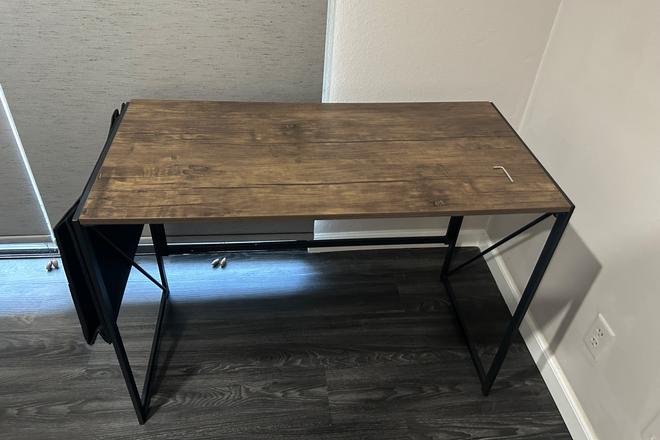 Bedroom Desk - Private Room and Bathroom. Utilities/Wifi included in rent. Walking distance to South Campus Condo