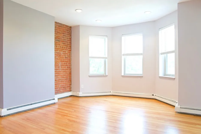 Common/Living Room Area - Lots of light! - Riverway Apt Close to Green Line & Longwood