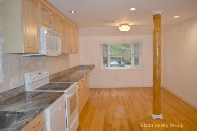 kitchen - Updated 9/17/25 Awesome 4 bed townhouse on Undine, Modern, Washer/dryer, Big living room, 2026!