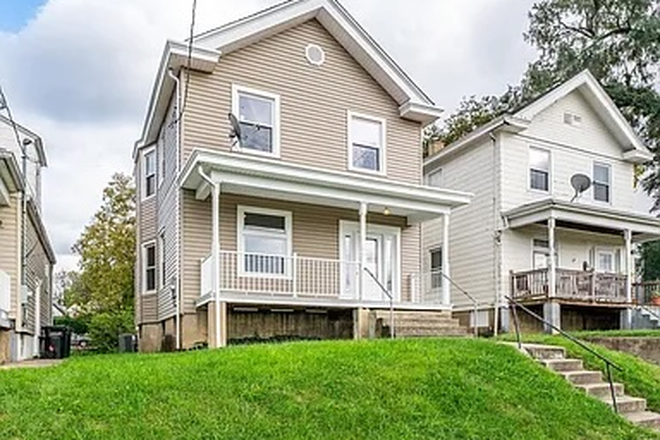 Front House View - 1-Block to Xavier, 6 Furnished Bedrooms, Smart-Home Safety & Study Lounge