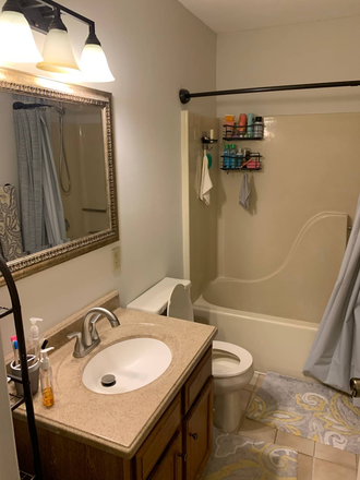 Full bath - Country Place Condominiums