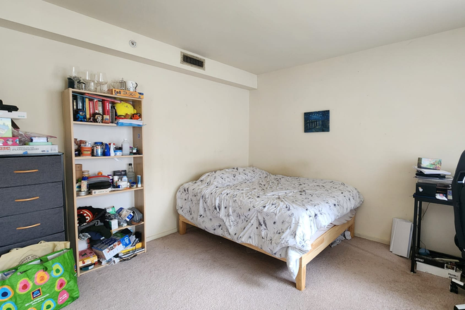 Large room for rent - Large Room available in Graduate Gardens, 2bd 1 ba, house will be shared with one senior PhD Student