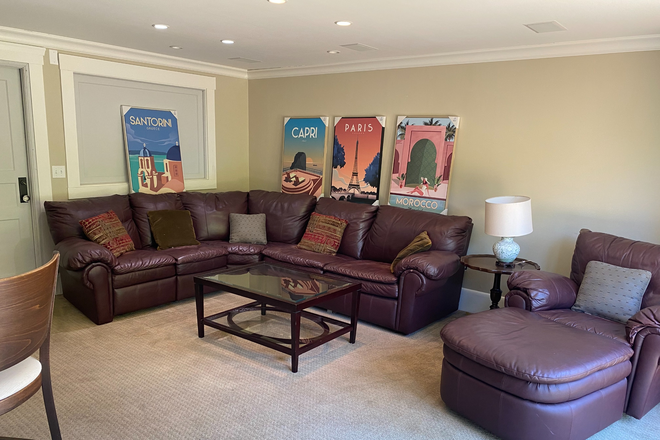 Living room - Lovely garden in law suite close to campus, bus and casual carpool, 10 min. to campus