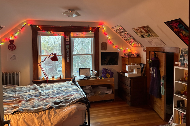 Bedroom for sublet - Beautiful $1000 Summer Sublet Jun 1-Aug 31 Duplex