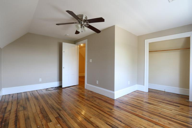 Living Space - Mission Hill 7 Bed Parker Hill Ter Apartments