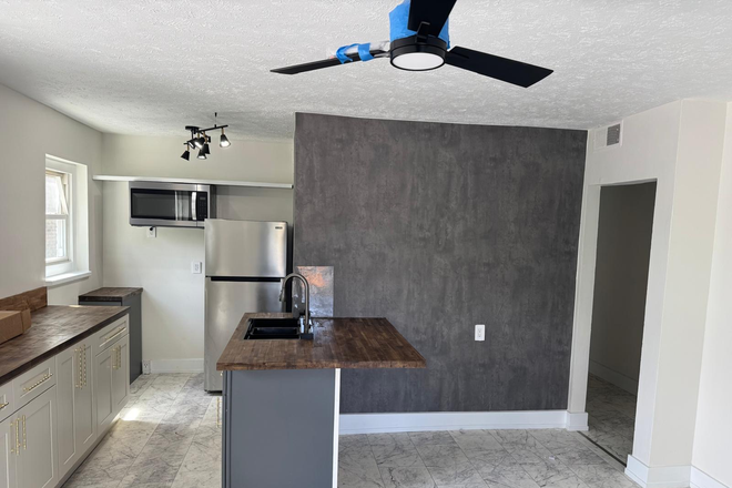 Kitchen - 3 mile Straight Shot to Campus/BRAND NEW/MODERN Apartment