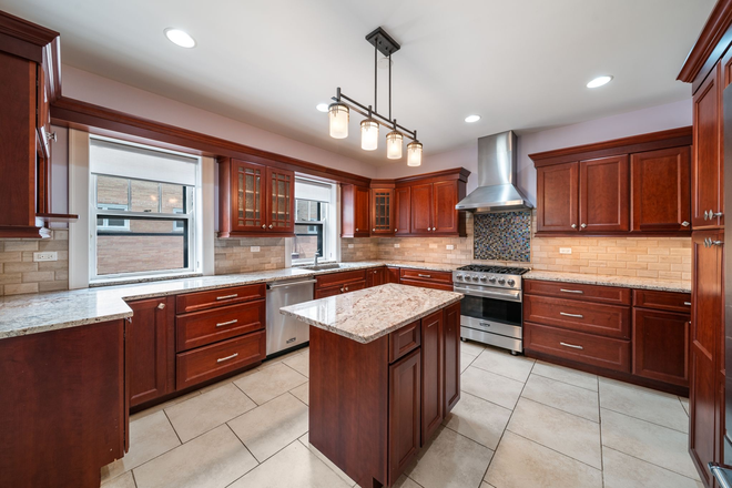 Kitchen - Fall Quarter 1 Room Sublease Apartments