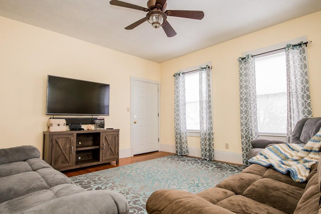 Living Room - Extremely safe and beautiful 4 Bedrooms, 2 Full baths, 2 floors of living space
