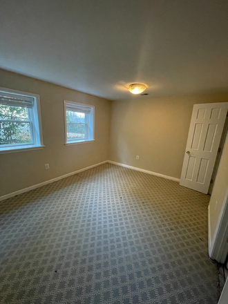 Private large bedroom - 1 Large Basement Unit Available Now