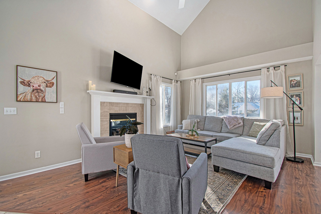 Living room with amazing natural light and open concept - Updated 3BR Near Creighton | 10 Min to Campus House