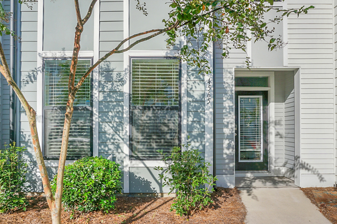 Exterior Entrance - Executive Suites at Park Circle Townhome