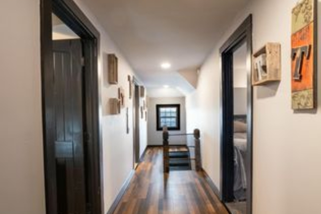 Upstairs hallway - Only 2 miles from campus! Fully furnished, renovated & spacious.