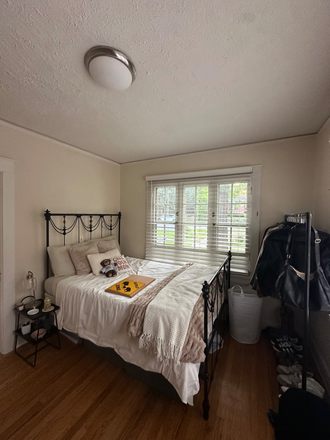 Bedroom - Half Off First Month - Cute House on the Hill - Available Mid-Spring - Sunny and Bright Room