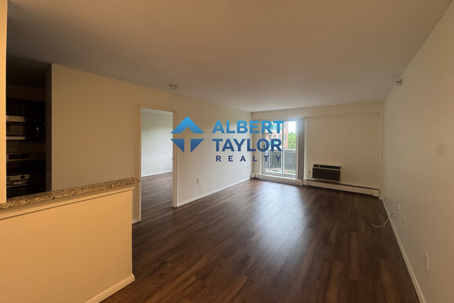 Living Area - Huge 2 Bed 1 bath of 9/1! No Broker Fee!!