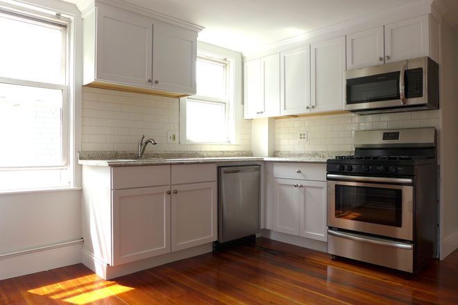 bostonrealtyonline.com - Gorgeous Three Bedroom with Brand New Kitchen