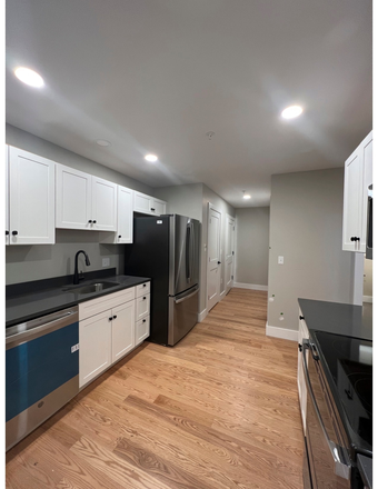 Kitchen - 180 N Winooski Ave Apartments