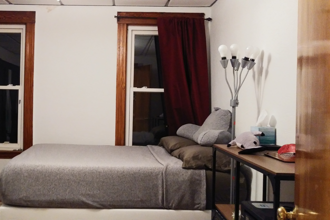 Available bedroom (furnished) - Medford Tufts Area - Roomate Wanted - Rent is $1,000/mo. plus $190./mo. utilities. Apartments