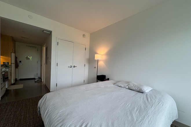 Bedroom - FULLY FURNISHED STUDIO AT 5 COWPERTHWAITE STREET - SUMMER SUBLET Apartments