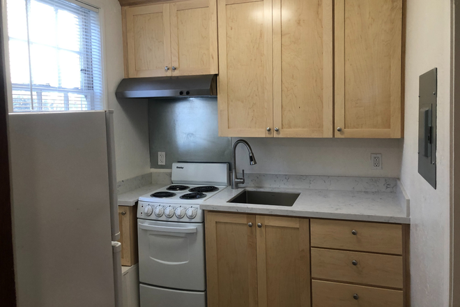 1 - Fully Updated Studio ~Great Location near Campus~ North-Side Berkeley