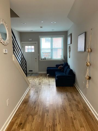 livingrm - 3732 Brandywine St. 5 bedroom & 5 Bathroom furnished 3 story house