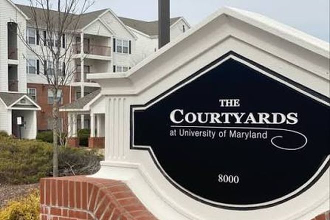 The courtyard - The Courtyard Apartments