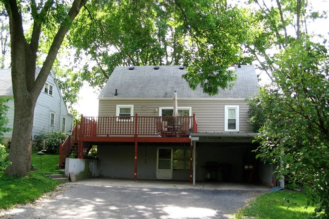 Back - 3 Bedroom Home 0.2 Miles From UIHC - Aug 1 - Pet Friendly - Granite - Parking - Washer