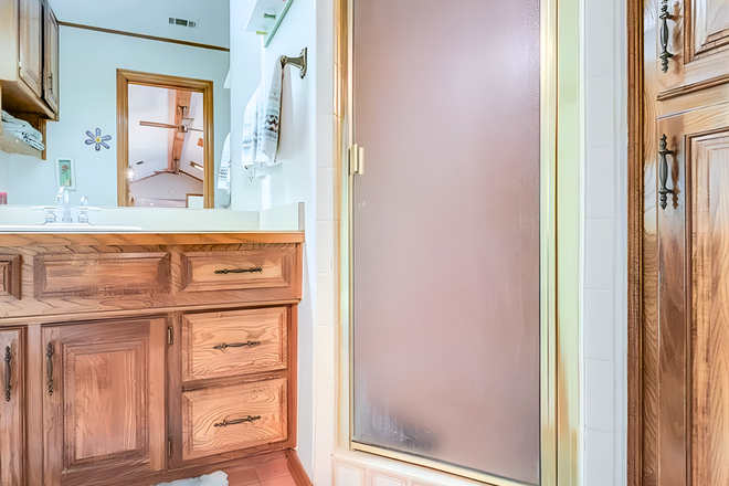 Bathroom - Room in House 10 min from Campus