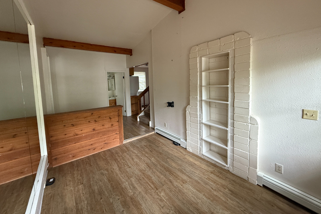 2 - AVAILABLE NOW!: 1611 Pine St #3 Apartments