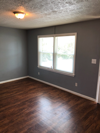 2nd large living room; front of house - Close to LU, shopping; 4 BD; 2 BA; 2 LR; LG DECK; FULL KIT & LAUNDRY; LG YARD & FIREPIT; WE MOW Duplex