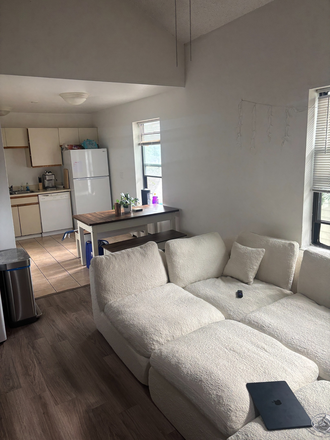 Couch and kitchen area - Apartment close to campus - single bedroom available