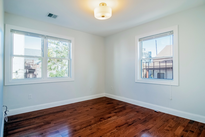 x - Maverick St 2 Bed East Boston Apartments