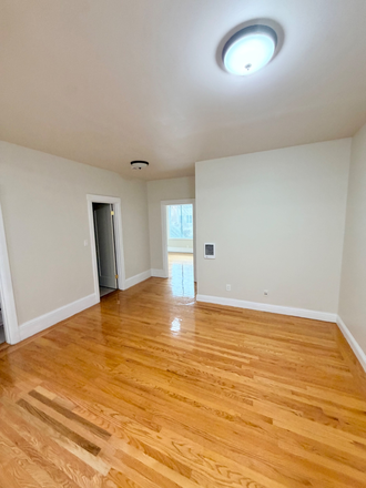 living - 10 min from Campus Apartments