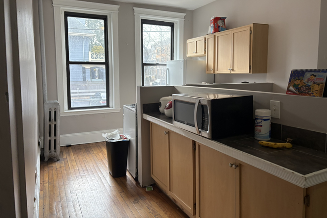Kitchen - 1066 Commonwealth Ave - RENOVATED OFF CAMPUS HOUSING!! HUGE BEDROOMS!