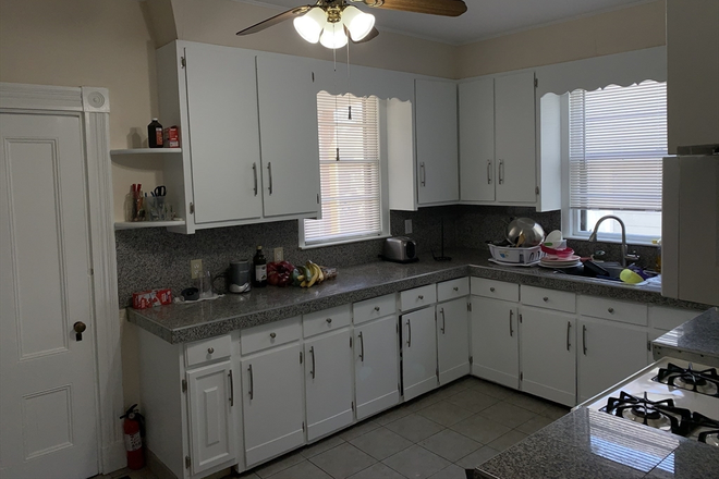 LIVING - BEAUTIFUL 5 BED/2.5 BATH WITH IN UNIT LAUNDRY!